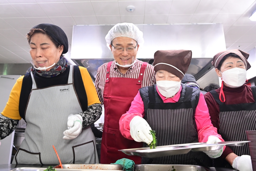 연수구노인복지관 경로식당 배식봉사의 5번째 이미지