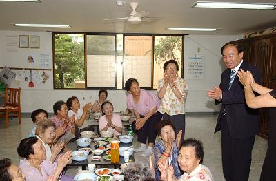 동춘동 풍림2차@ 부녀회 노인정 방문 삼계탕 대접의 3번째 이미지