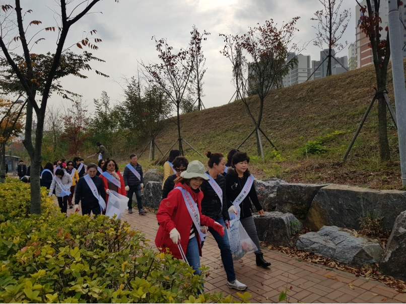 동춘1동 봉재산 등산로 환경정화의 1번째 이미지