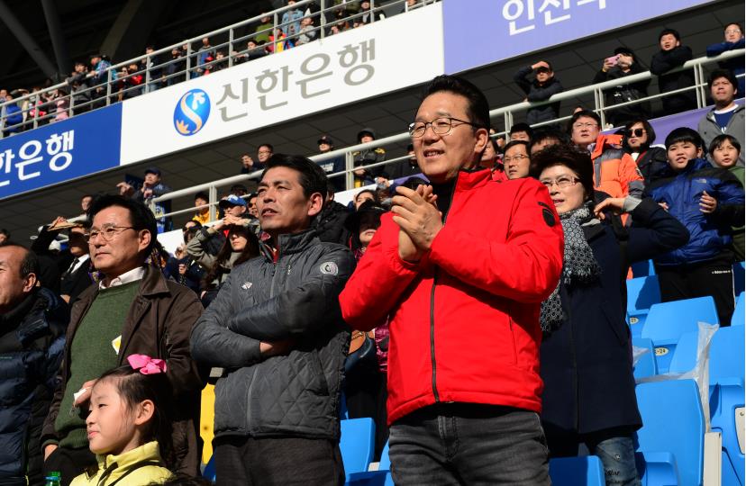 연수구민 1천5백여명, 인천UTD 프로축구단 승리의 외침의 1번째 이미지