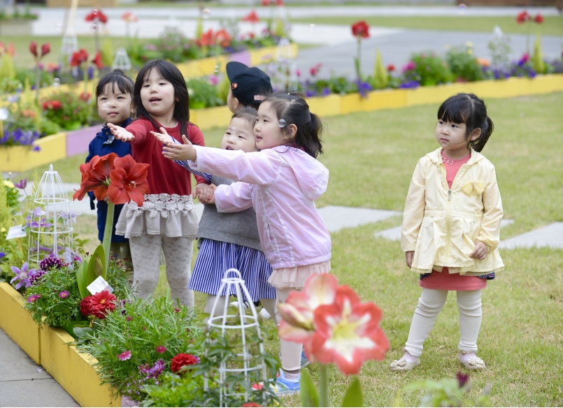 연수구청 한마음광장 봄 꽃 가득…가족․연인 축제 즐기세요!의 1번째 이미지