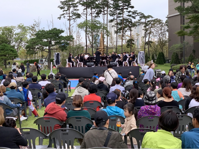 송도3동 에듀포레입주자회, 저소득 주민을 위한 현금지정기탁서 전달의 1번째 이미지