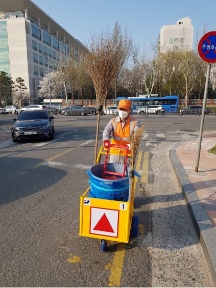 연수구, 환경미화원에게 개량형 손수레 제작 보급의 1번째 이미지