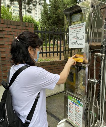 연수2동 주민자치회, 주민들과 함께하는 EM용액 나눔의 2번째 이미지