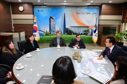 NIB남인천방송(주), 연수구 취약계층 위해 라면 7백 상자 전달