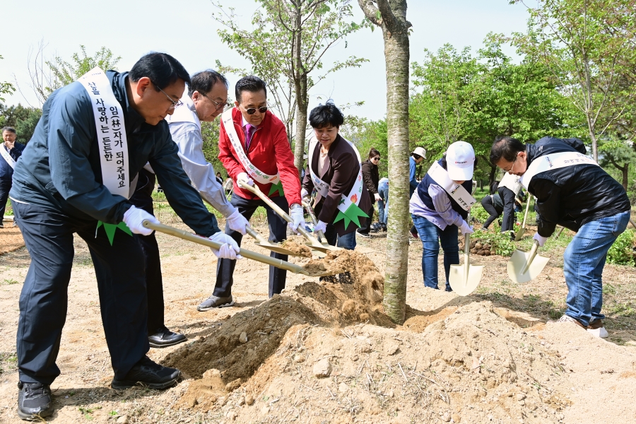 연수구, 봉재산서 ‘연수구화’ 진달래 심기 행사