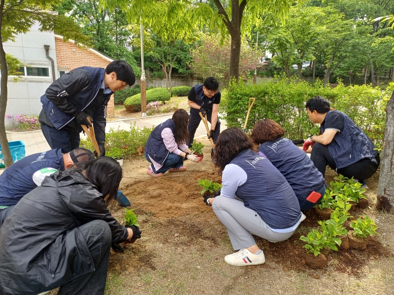 연수구 동춘2동 주민자치회, 봄꽃 나무 심기 행사의 2번째 이미지