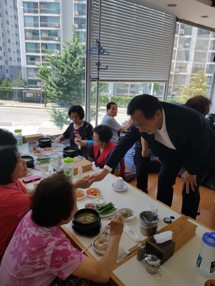 옥련1동 삼성아파트경로당 삼계탕 드시고 기운내세요의 1번째 이미지