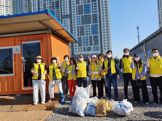 송도5동 주민자치회, R2부지 주변 환경정화 활동 실시의 1번째 이미지