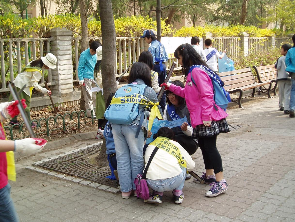 동춘2동 기초생활질서를 위한 환경정비의 날 운영의 1번째 이미지