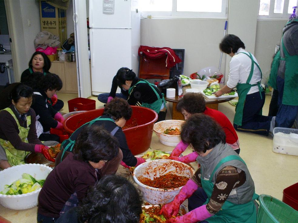 송도동 새마을부녀회, 김장ㆍ쌀 나누기 행사의 1번째 이미지